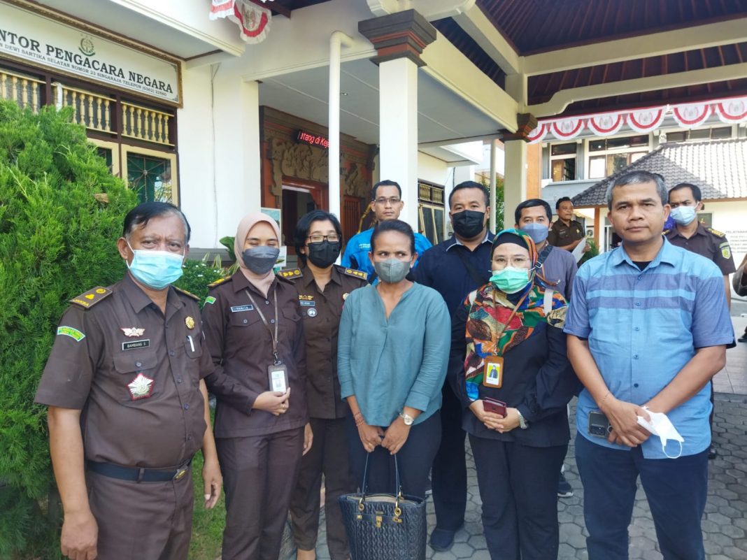 Rugikan Negara Rp728 Juta, Kanwil DJP Bali Serahkan Tersangka Kasus Pidana Pajak ke Kejati Bali