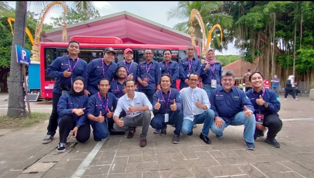 Mendikbudristek dan Menhub Luncurkan Bus Listrik Merah Putih di Bali