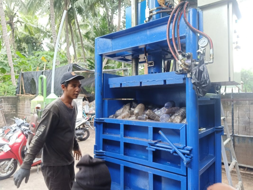 Bank Sampah Kedas Mesari Desa Tembok Terima Bantuan Alat Daur Ulang Sampah Dari KKP RI