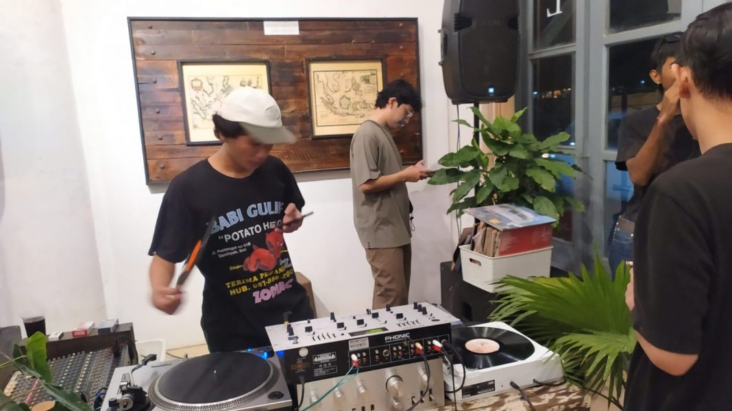 Mengaktifkan Museum Dengan Arsip Rilisan Piringan Hitam Dan Kaset Pita