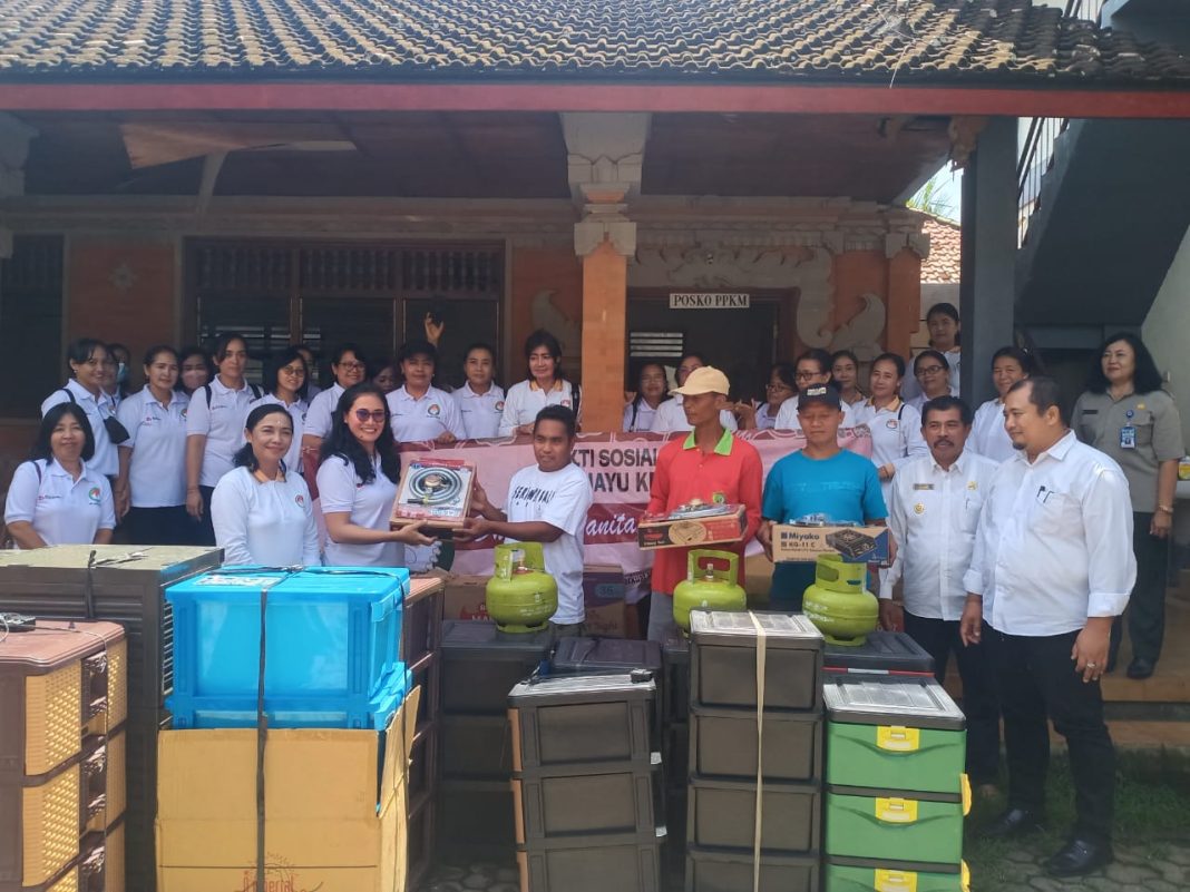 Peduli Kasih, DWP Buleleng Berikan Bantuan Logistik Kepada Warga Terdampak Bencana di Jembrana