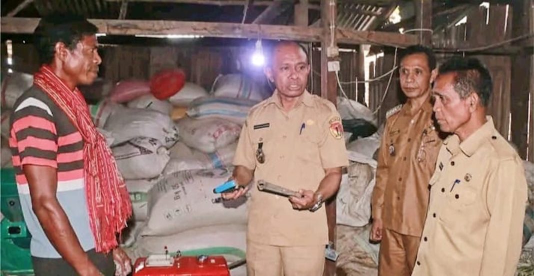 Wabup Belu Beri Bantuan Mesin Produksi Pakan Ikan Air Tawar Bagi Poktan di Teun