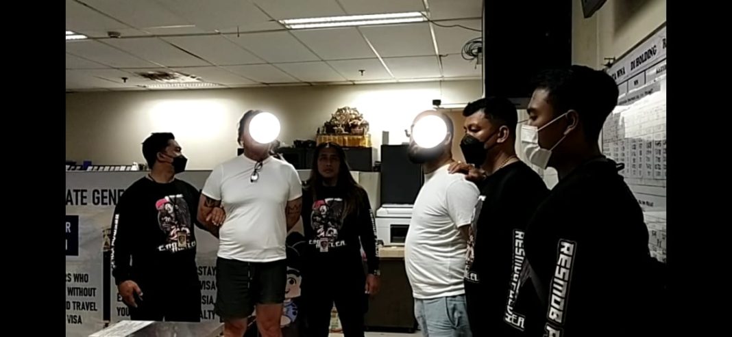 Imigrasi Ngurah Rai Pulangkan Dua Buronan Interpol