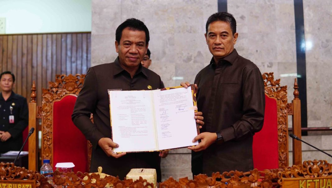 Lihadnyana Sampaikan Pendapat Akhir Bupati Atas Tiga Ranperda