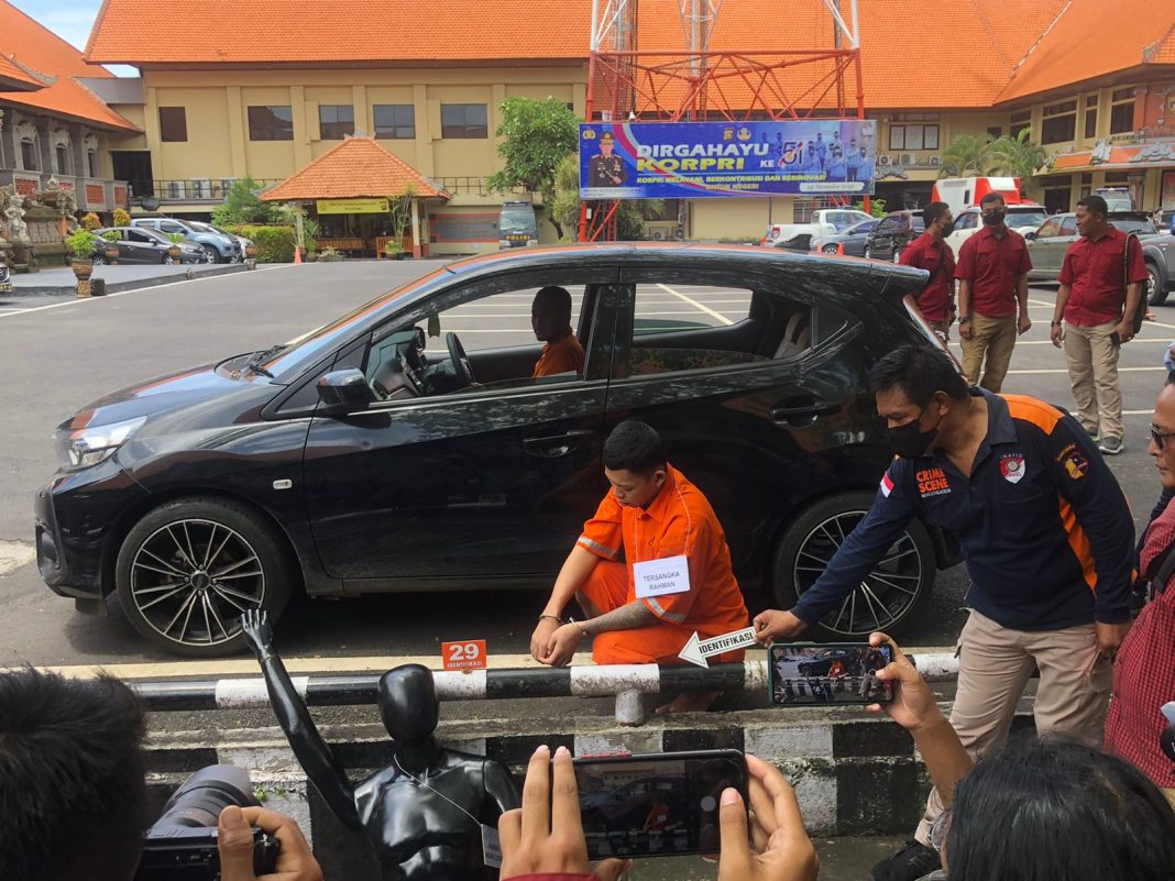 29 Adegan Direkonstruksi, Pembunuhan Pegawai Bank Terjadi pada Adegan 25-29