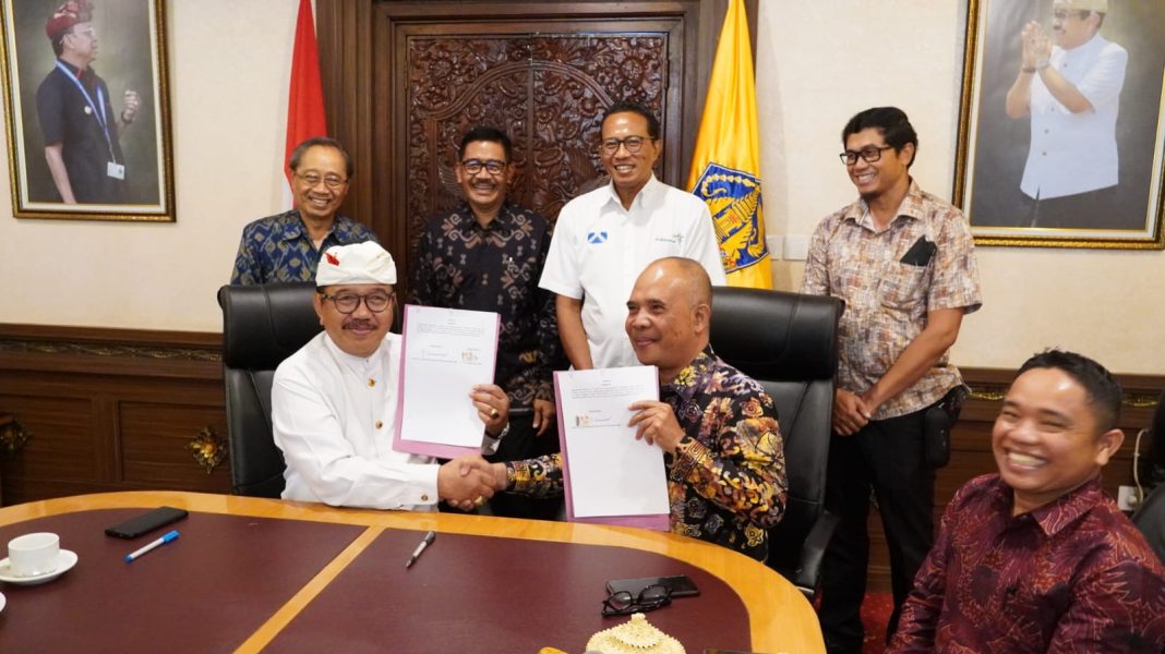 Wagub Cok Ace Tandatangani MoU Bidang Pariwisata dengan Kabupaten Berau