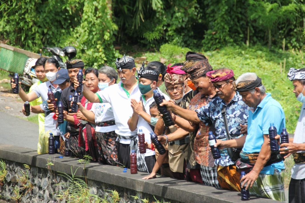 Desa Adat Buleleng Gaungkan Pemanfaatan Eco Enzym di Buleleng
