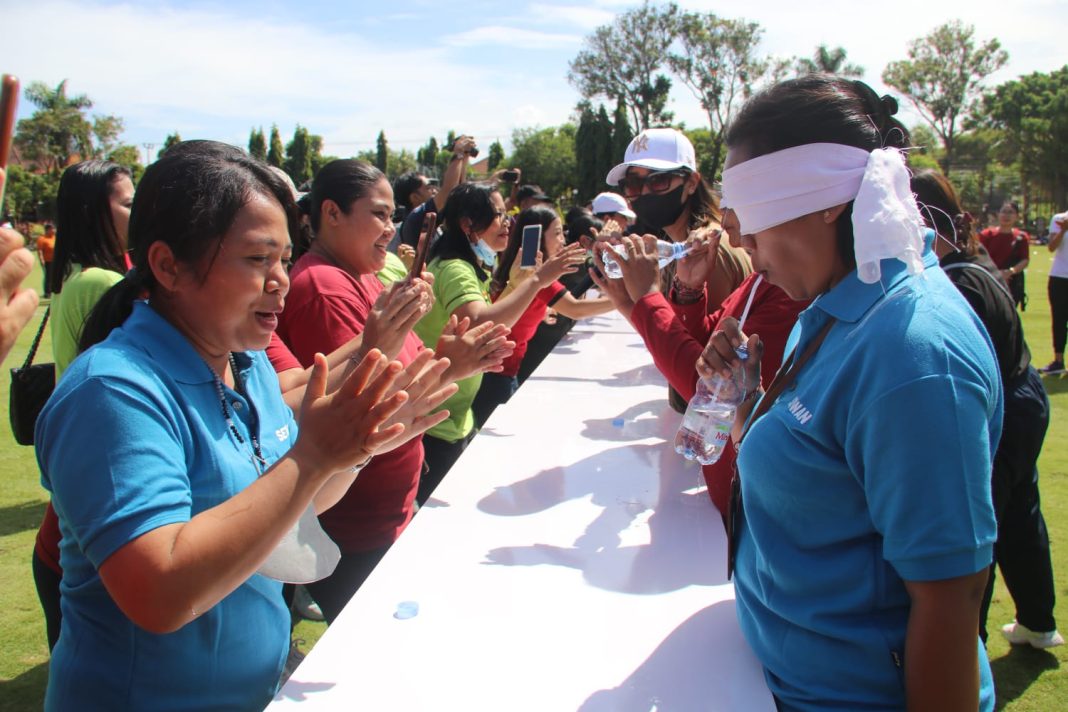Seluruh Unsur DWP OPD Lingkup Pemkab Buleleng Ikuti Lomba Gembira