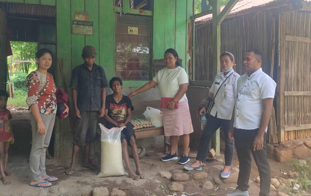 Peringati Nataru 2023, Keluarga Besar Puskesmas Wedomu Berbagi Kasih Dengan Kaum Disabilitas