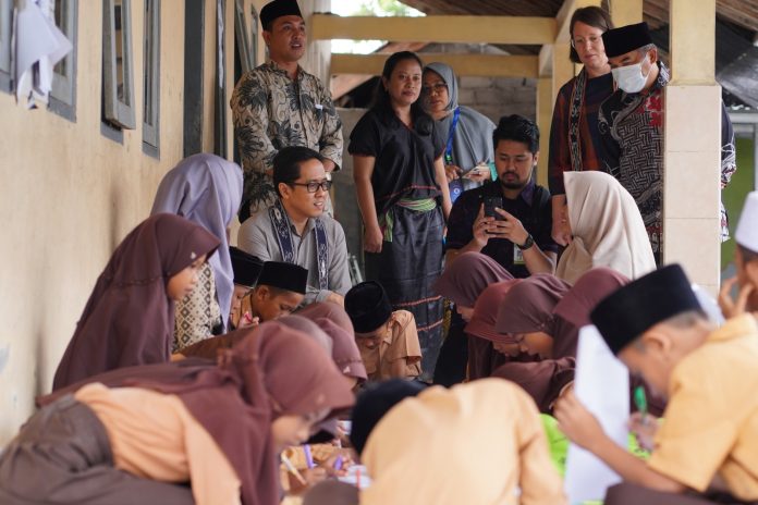 Kegiatan program Inovasi untuk Anak Sekolah Indonesia (INOVASI) di Lombok Tengah, Foto : Ist
