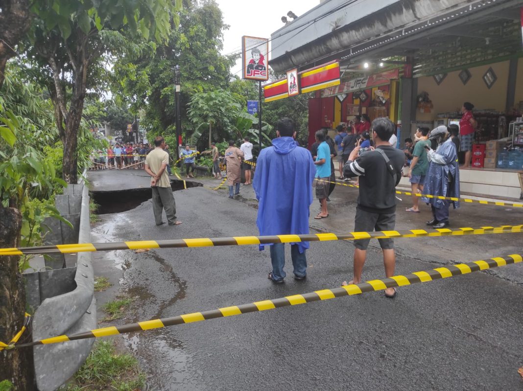Jalan Lingkungan Bakung-Sukasada Jebol, PUTR Buleleng Amankan Akses