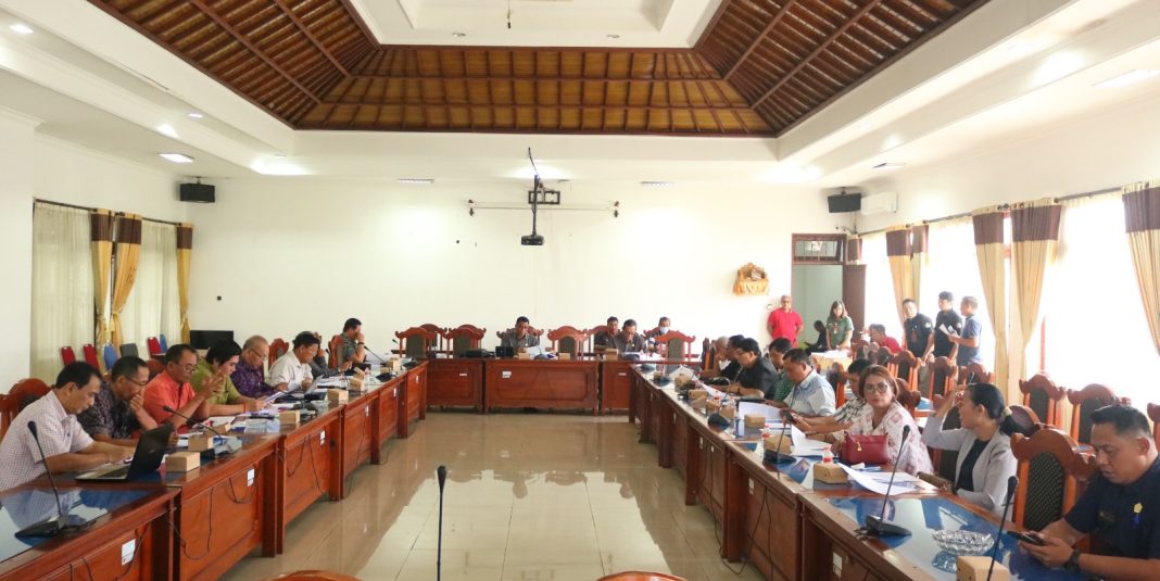 Bapemperda Bahas Ranperda Inisiatif Dewan Bersama DPRD Buleleng dan Tim Ahli