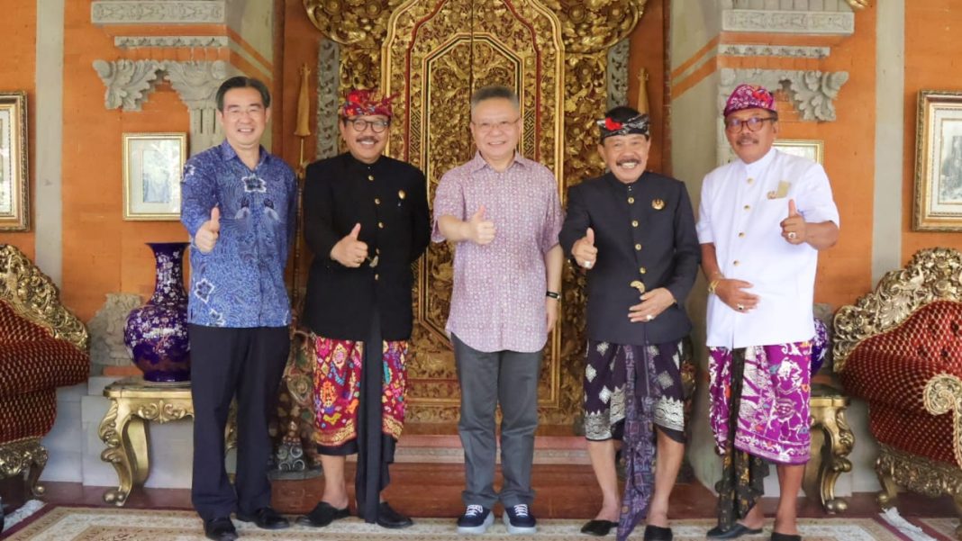 Wagub Cok Ace Kenalkan Tradisi dan Kebudayaan Bali Kepada Delegasi Provinsi Hainan
