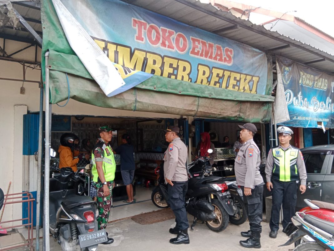 Peduli Keamanan Di Wilayah, Anggota Kodim 0808/Blitar Gelar Patroli Gabungan