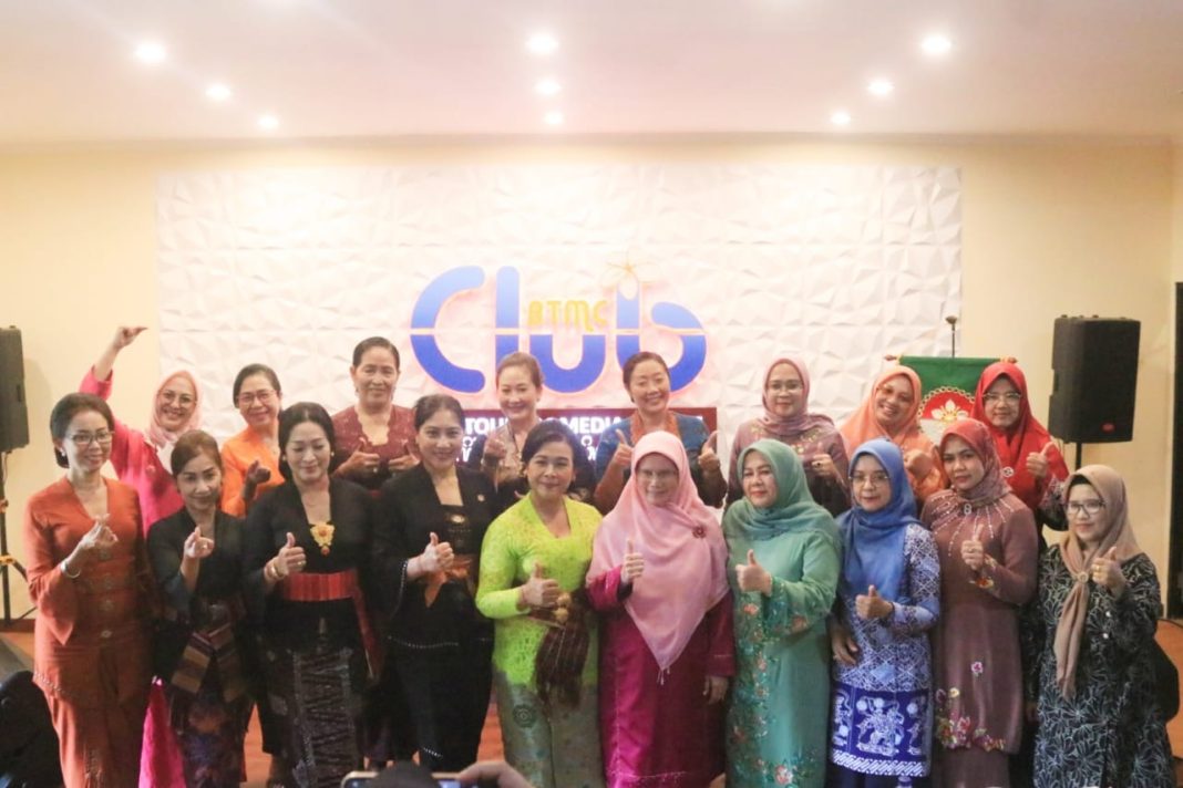 Studi Peran Dharma Wanita di Sektor Pariwisata, DWP Bali Terima Kunjungan DWP Sumbar