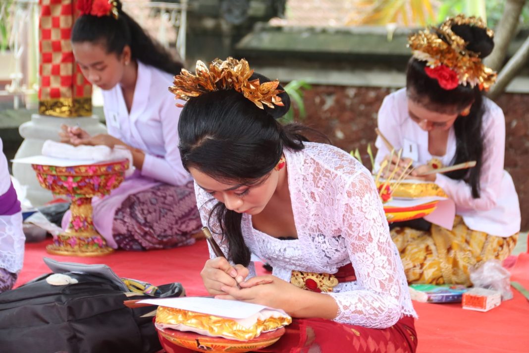 Sekda Suyasa: Bulan Bahasa Bali Jadikan Momentum Untuk Melestarikan Aksara dan Sastra Bali