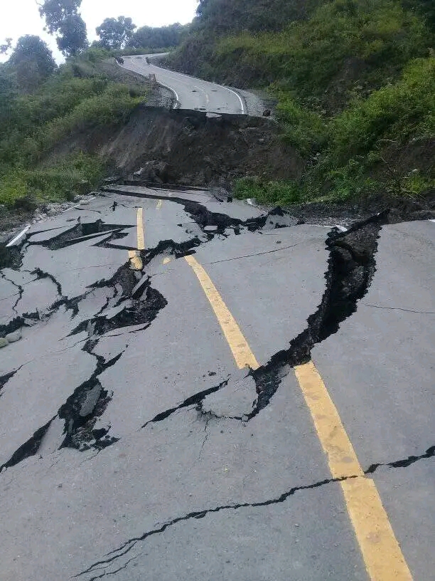 Ruas Jalan Sabuk Merah Perbatasan RI-RDTL di Hurikasa – Lamaknen Selatan Putus Total