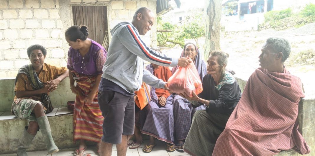 Anggota DPRD Belu dari PKS,Melkiyaris Lelo Berbagi Kasih Dengan Masyarakat Terdampak Longsor di Lamaknen Selatan