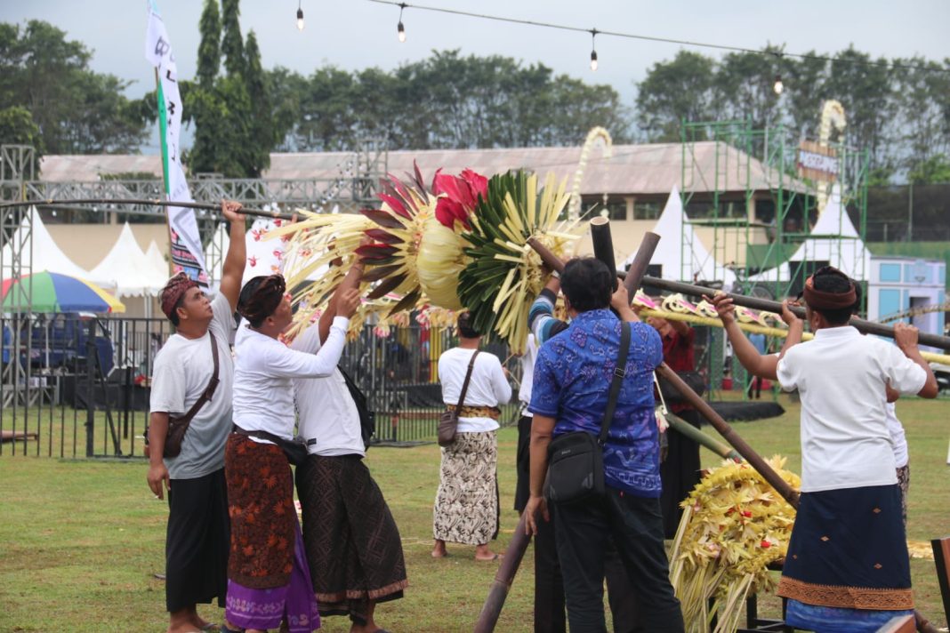 Semarak HUT Kota Singaraja ke-419, Puluhan Penjor Hiasi Lapangan Bhuana Patra