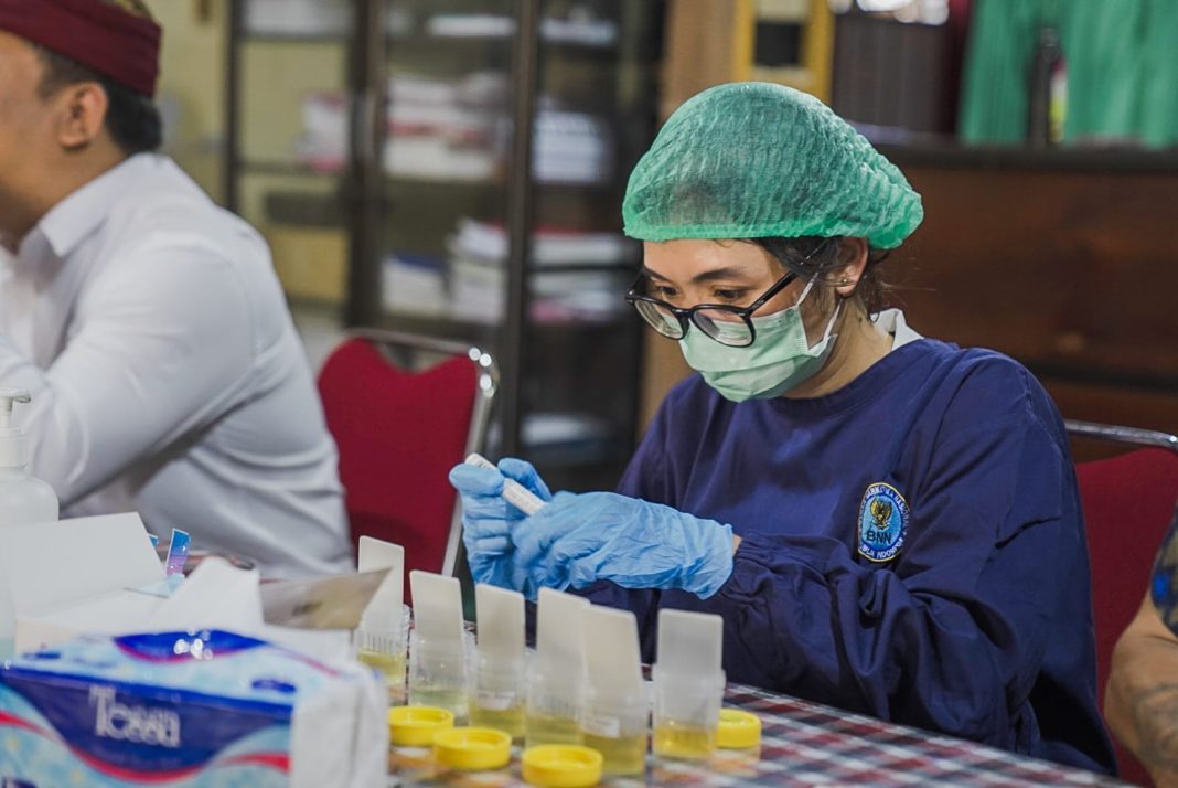 Pertama Di Buleleng, di Tahun 2023 Desa Patas Lakukan Tes Urin Kepada Perangkat Desanya