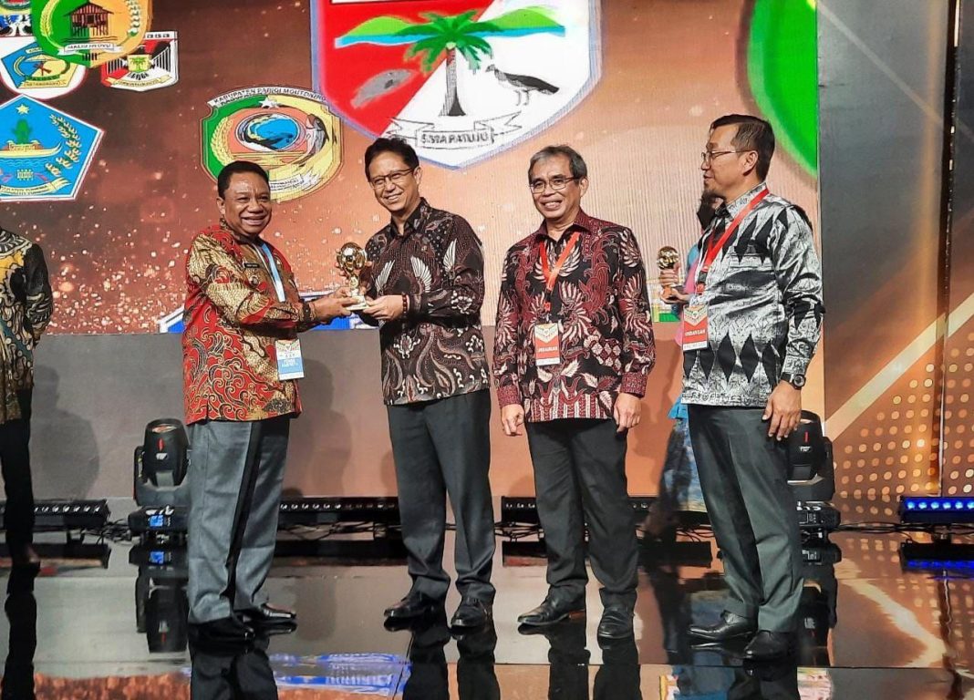 Pemda Kabupaten Malaka Terima Penghargaan UHC 2023 Dari Pemerintah Pusat