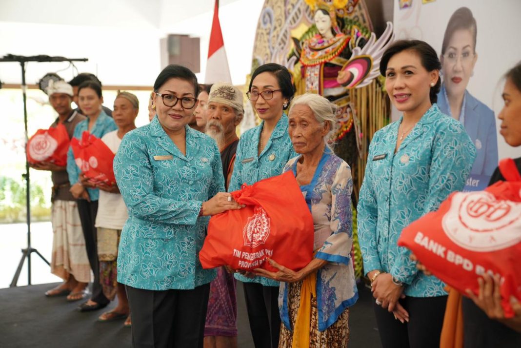 TP PKK Provinsi Bali Gelar Pasar Rakyat “Berbelanja dan Berbagi” di Kabupaten Gianyar