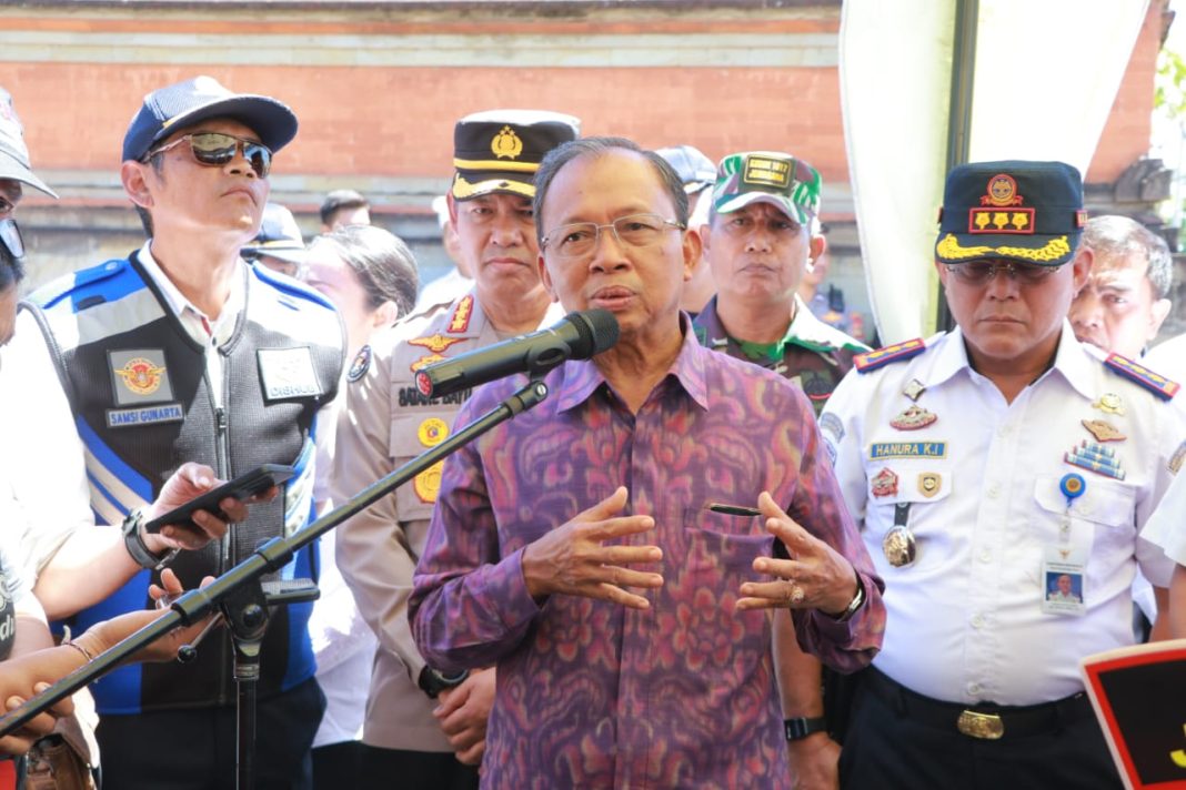 Tinjau Pos Terpadu Mudik Lebaran 2023 di Gilimanuk, Gubernur Koster Kerahkan Dishub Bali Dukung Personil Gabungan Layani Pemudik