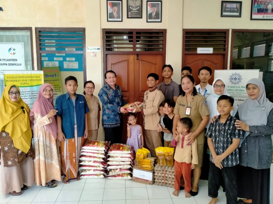 Peringati Hari Otonomi Daerah, Dinsos P3A Bali Serahkan Bantuan ke LKSA di Bali