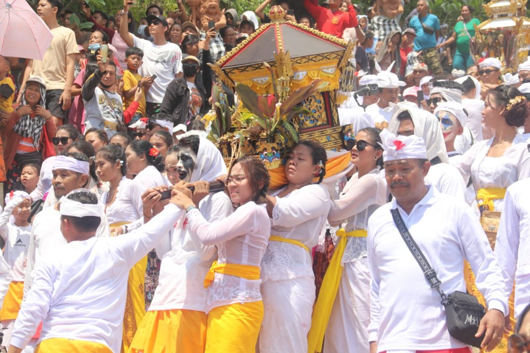 Ngusabha Bukakak Simbol Kesuburan