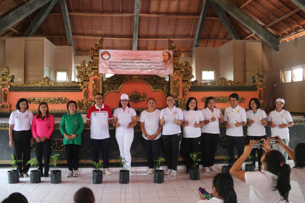 Peringati Hari Kartini, 125 Bibit Cabai Didistribusikan