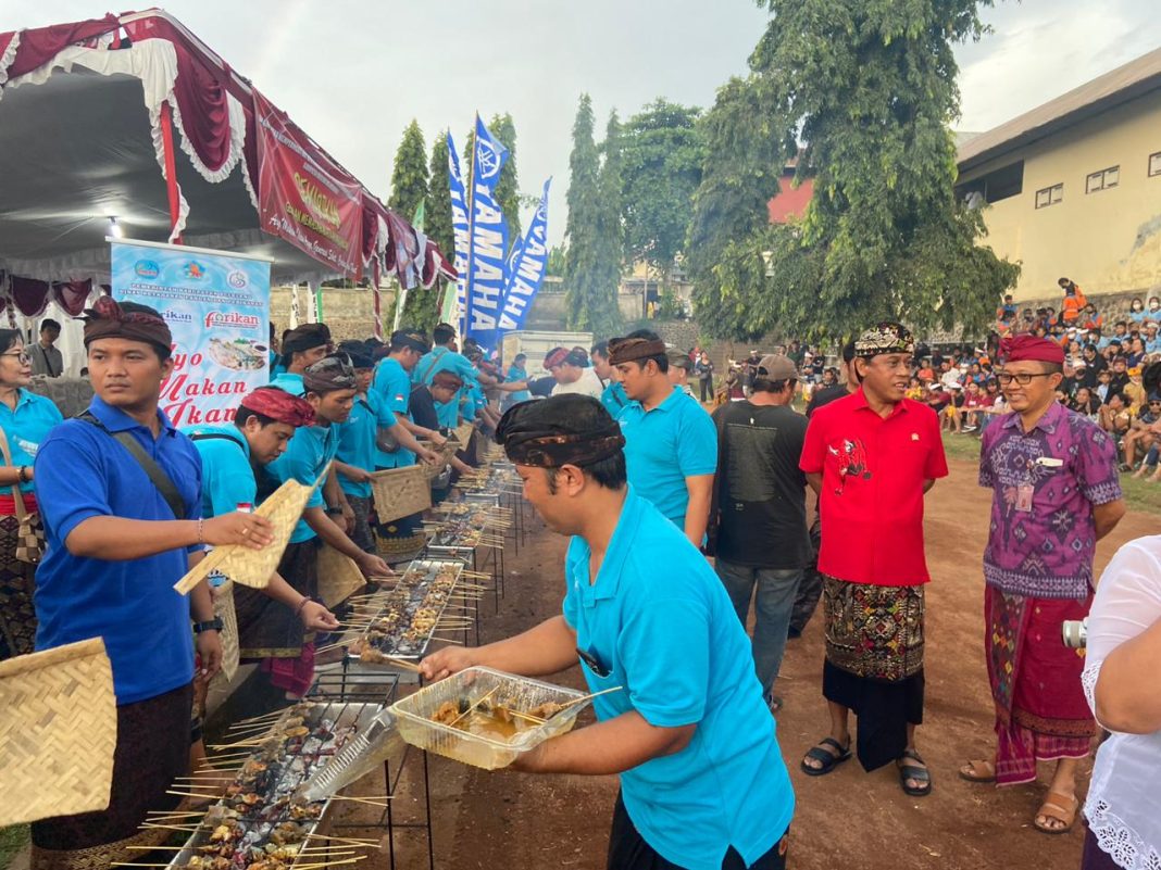 Gemar Makan Ikan Warnai Puncak HUT Kota Singaraja ke-419