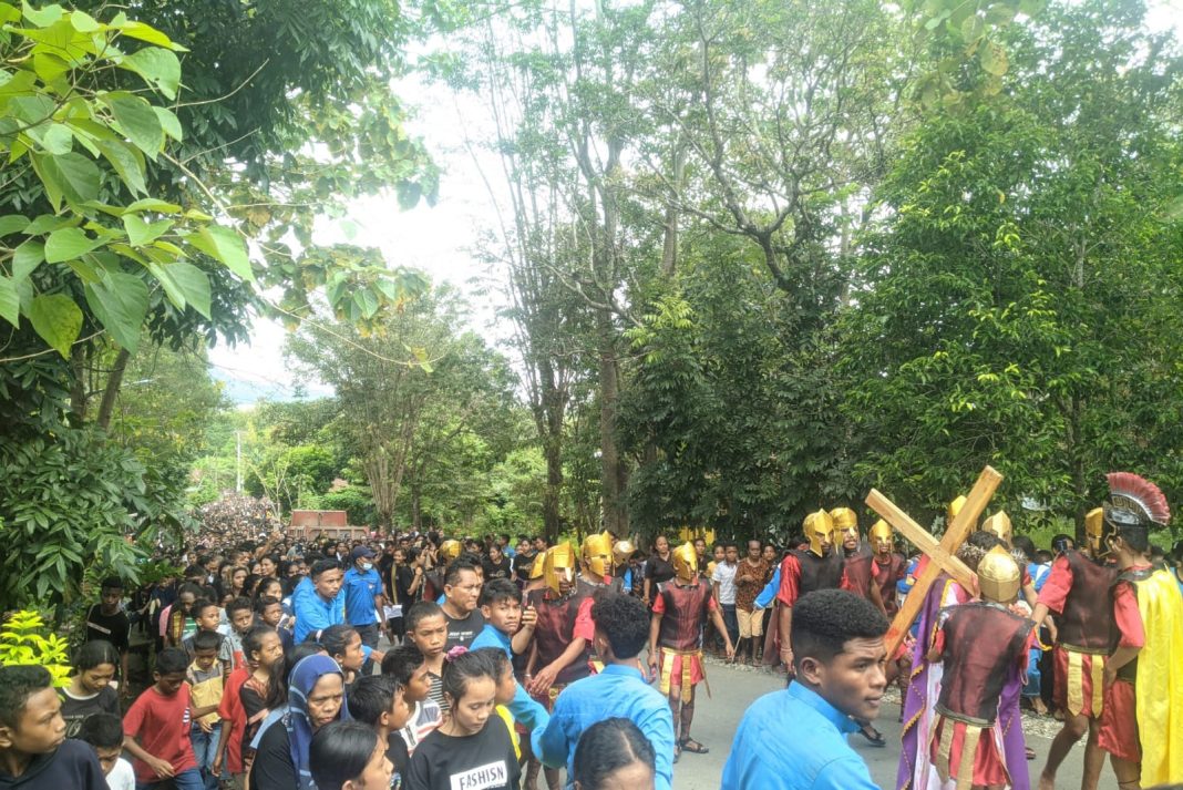 Lewati Pandemi Covid-19, Ribuan Umat Katolik Ikut Jalan Salib Hidup di Paroki Santo Agustinus Fatubenao Batas RI-RDTL