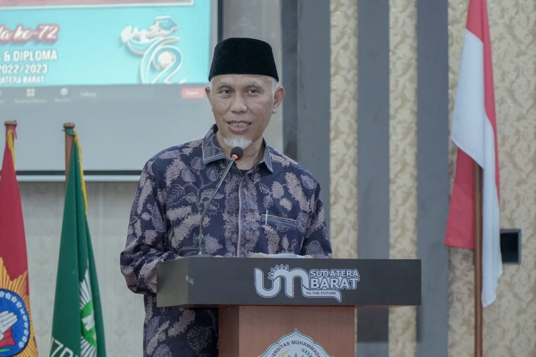 Gubernur Mahyeldi Sampaikan Kiat Sukses Saat Hadiri Wisuda ke-72 UMSB