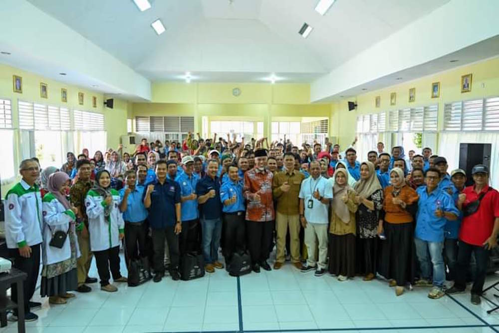 Gubernur Mahyeldi Ajak Buruh Jaga Iklim Investasi di Sumbar