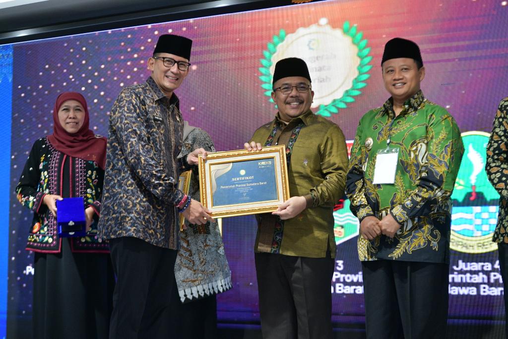 Luar Biasa!Sumatera Barat Sabet 9 Penghargaan di Anugerah Adinata Syariah 2023