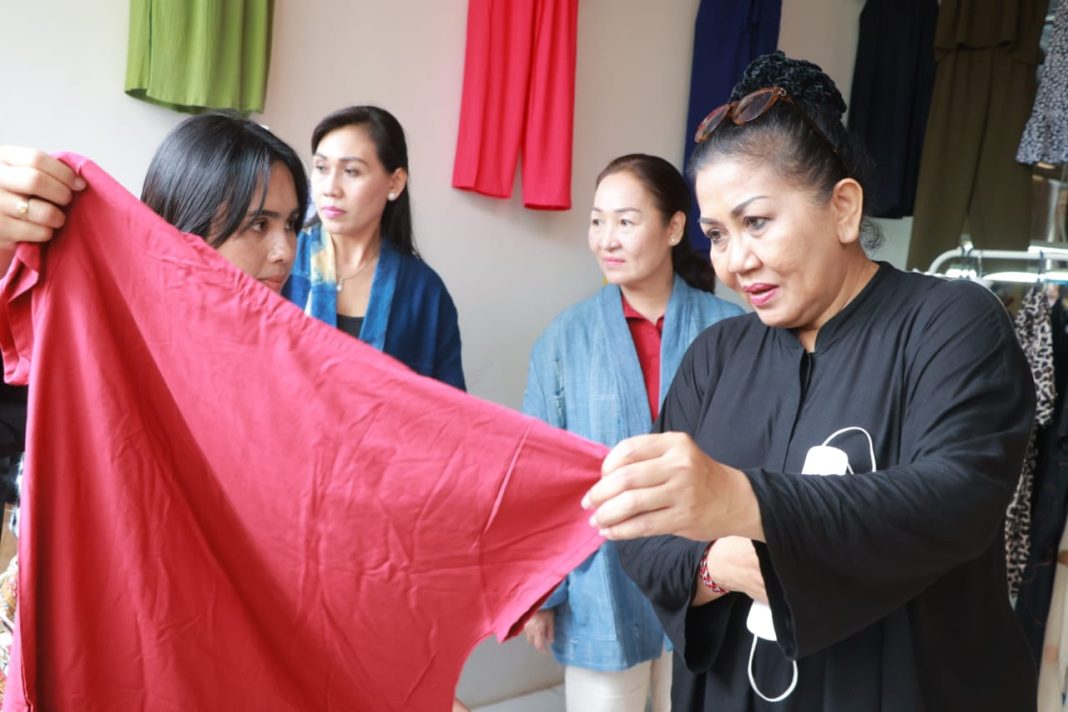 Kunjungi Sejumlah IKM di Gianyar, Ini Pesan Ny Putri Koster!