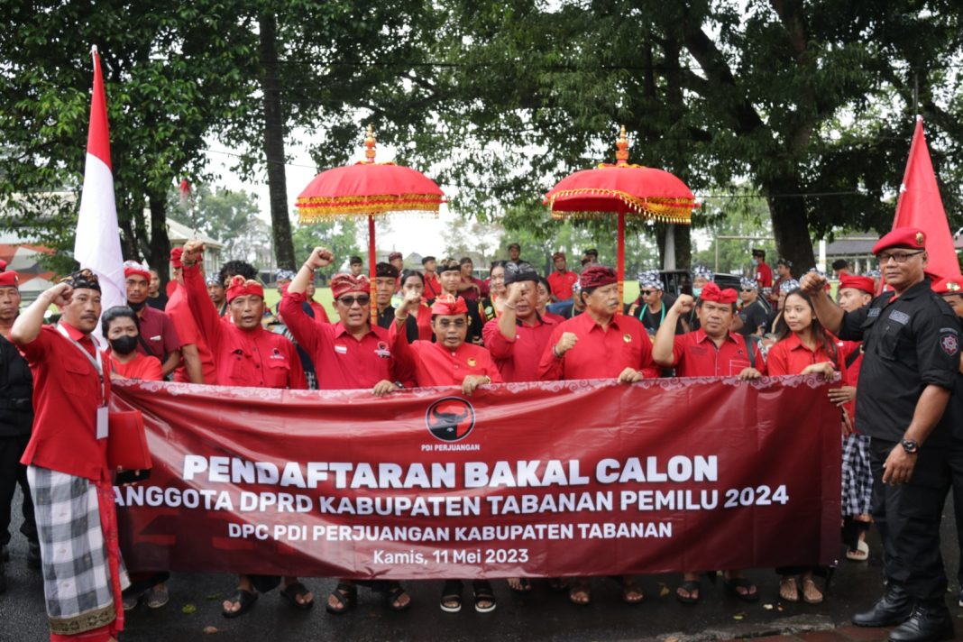 Parade Budaya Iringi Pendaftaran Bakal Caleg PDIP Tabanan 2024