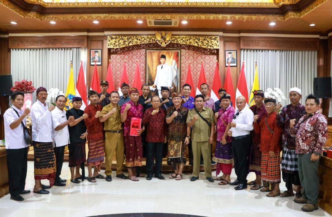 Perbekel, Bendesa Adat, Pengelola Hutan, Pemandu Wisata Dukung Kebijakan Gubernur Menjaga Kesucian Gunung