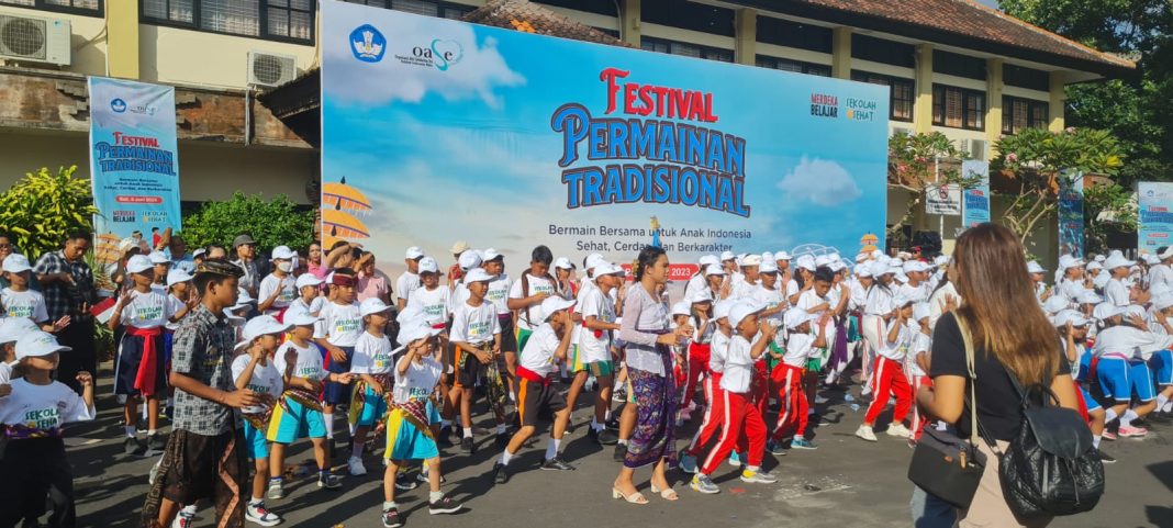 Gelorakan Gerakan Sekolah Sehat dan Melestarikan Budaya Lokal, Kemendikbudristek Gelar Festival Permainan Rakyat dan Olahraga Tradisional