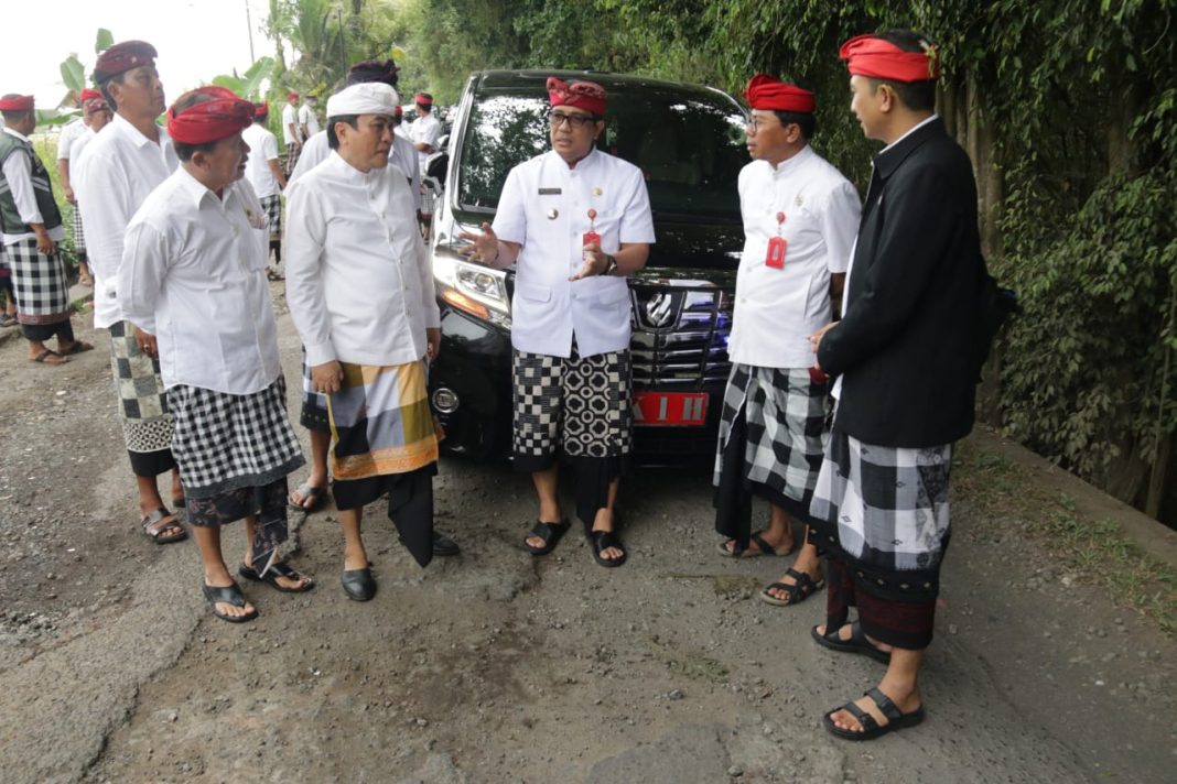 Bupati Sanjaya Tinjau Ruas Jalan Jegu – Telaga Tunjung