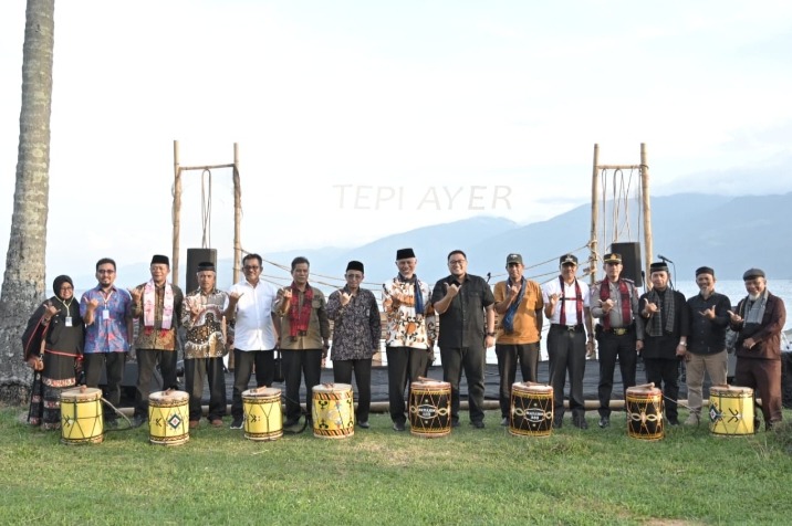 Buka Festival Tepi Ayer, Gubernur Mahyeldi Tegaskan Komitmen Jaga Kelestarian Lingkungan