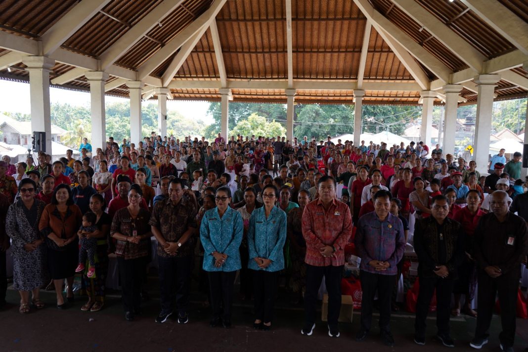TP-PKK Provinsi Bali Lakukan Bakti Sosial, Harapkan Masyarakat Buleleng Sejahtera