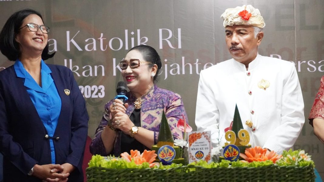 Hadiri HUT WKRI, Ny. Cok Ace Bangun Sinergi dalam Penguatan Peran Perempuan