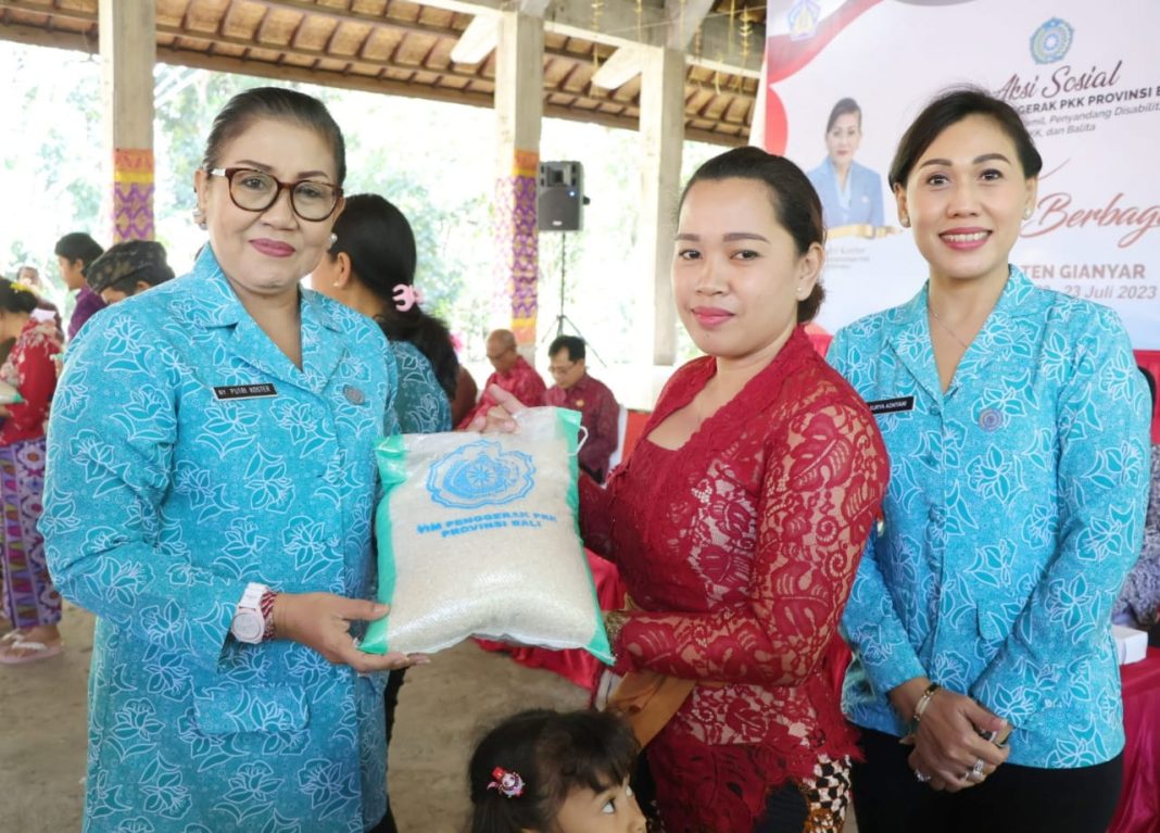 TP PKK Provinsi Bali Gelar Aksi Sosial “Menyapa dan Berbagi” di Gianyar