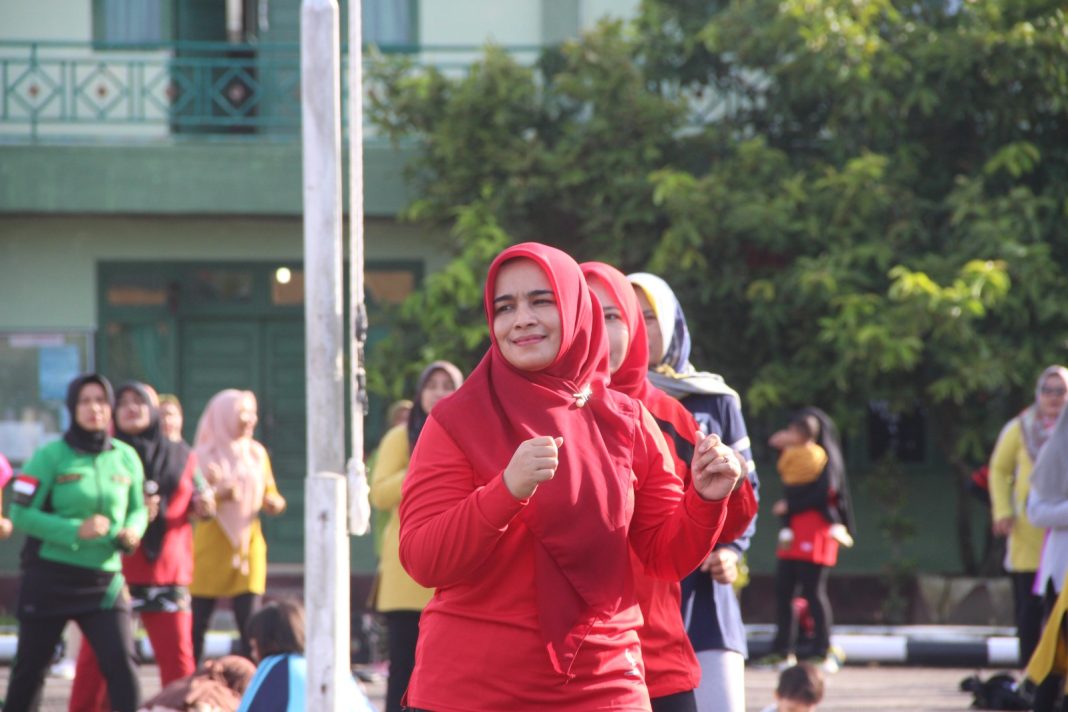 Jalin Silaturahmi, Anggota Persit KCK Cab.XXI Gelar Olahraga Bersama