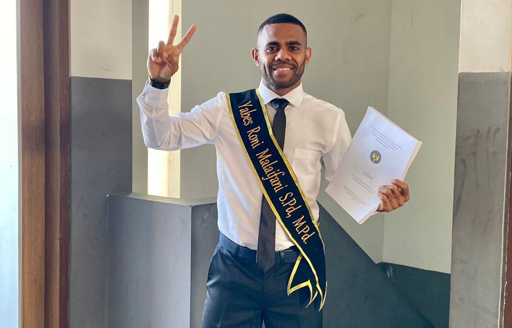 Menyandang Gelar Magister Olahraga. Yabes Roni : Saya Siap Pulang ke NTT dan Jadi Dosen