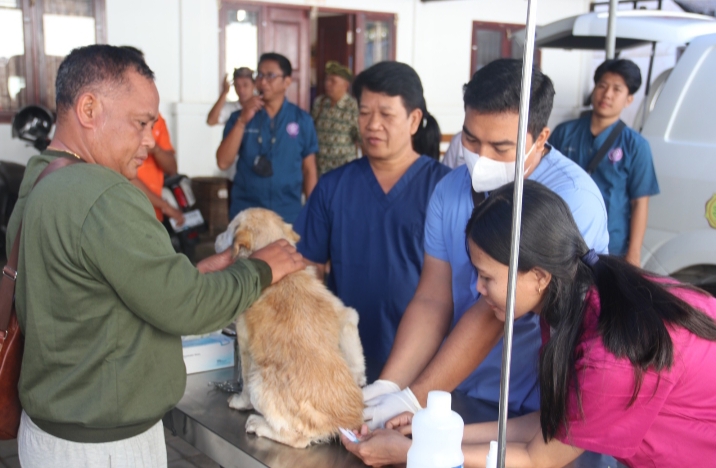 Sambut HUT RI dan Kuningan, Distan Buleleng Gelar Pasar Tani dan Vaksinasi Massal
