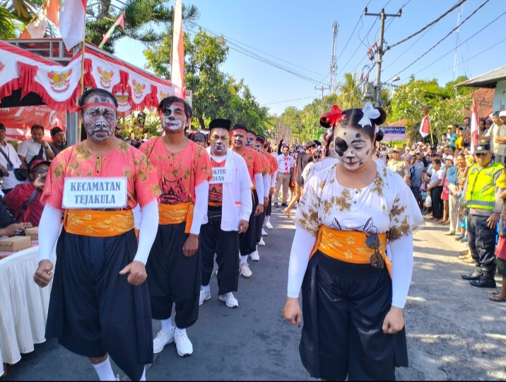 11 Peserta Gerak Jalan Kocak Meriahkan HUT RI ke-78 di Kecamatan Tejakula