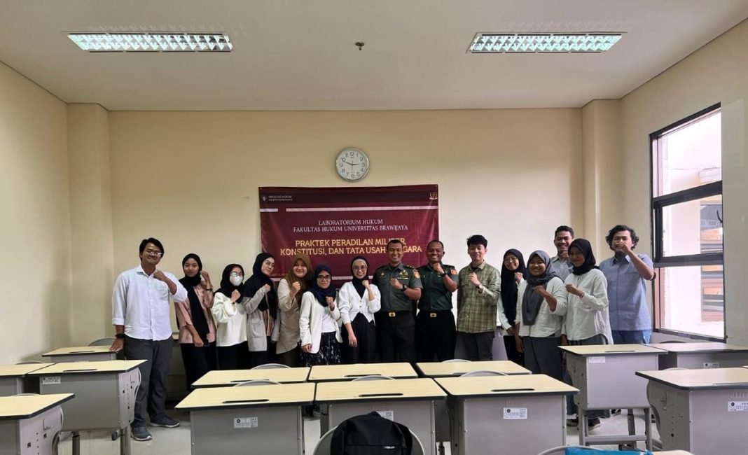 Staf Hukum Divif 2 Kostrad Beri Materi Teori dan Praktek Peradilan Militer di Universitas Brawijaya
