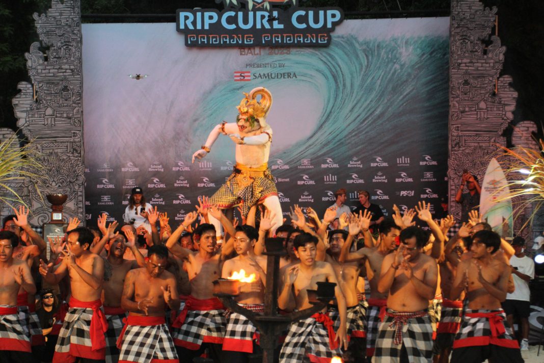 Dikuti 24 Peselamcar, Rip Curl Cup Padang Padang 2023 Resmi Dibuka